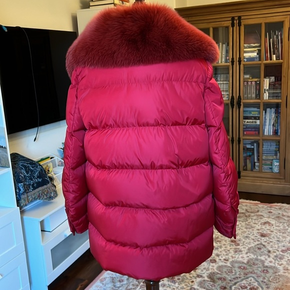 Moncler red puffer size M in excellent condition. Removable Blue fox fur trim - Picture 3 of 14